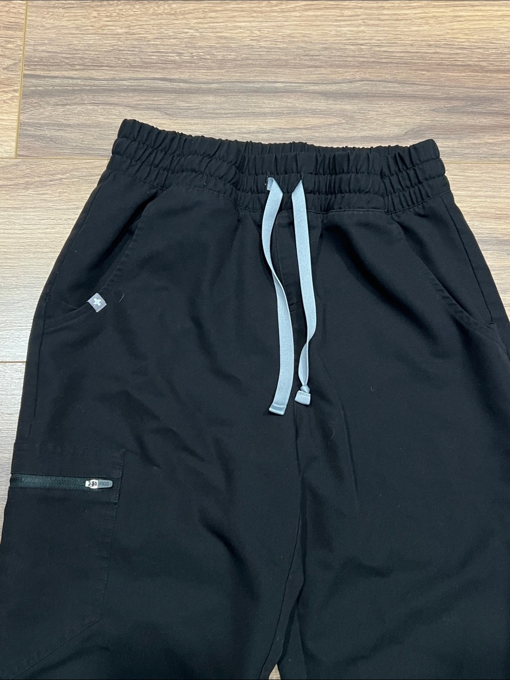 Figs Women’s Zamora Jogger in Black Size Small - Picture 3 of 8